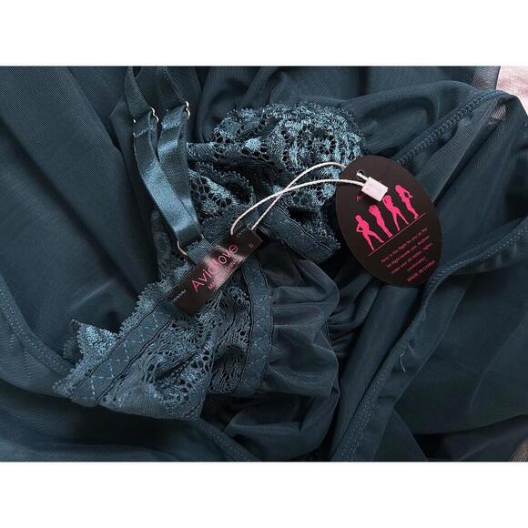 Elegant Aqua Lace Overlay Maxi Dress - Picture 5 of 5